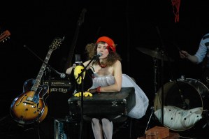 Фрик-кабаре-бэнд «Серебряная свадьба»: Бенька