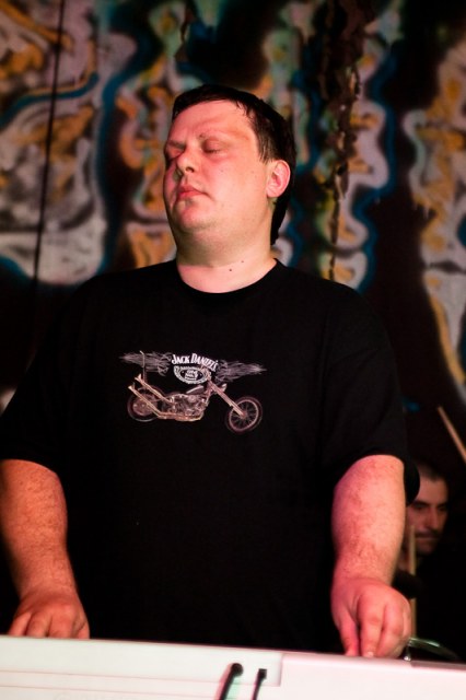 01/05/10 The UNB в студии и на концерте