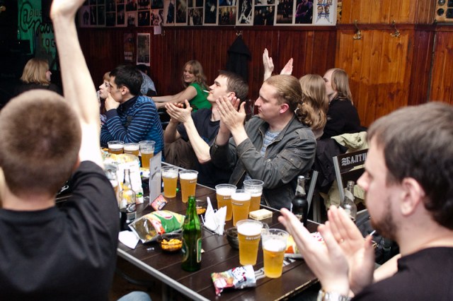 01/05/10 The UNB в студии и на концерте