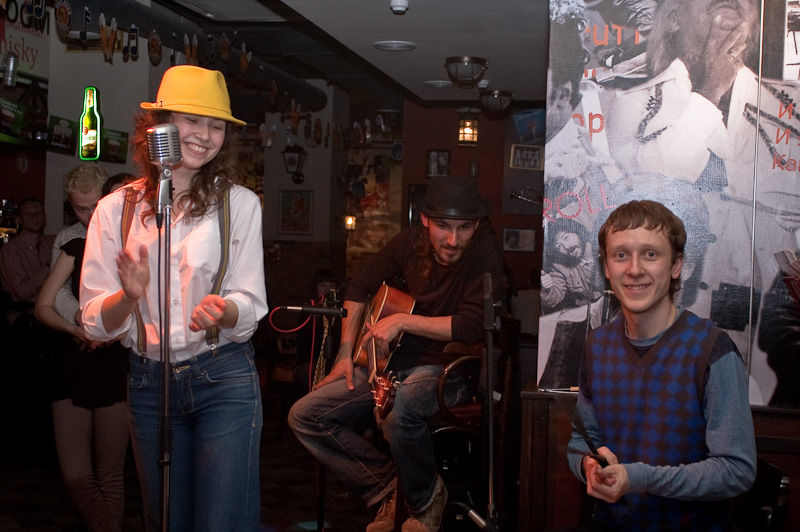08/05/10 Miss Silence в пивной "История"