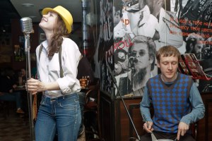 08/05/10 Miss Silence в пивной "История"