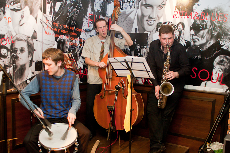 08/05/10 Miss Silence в пивной "История"