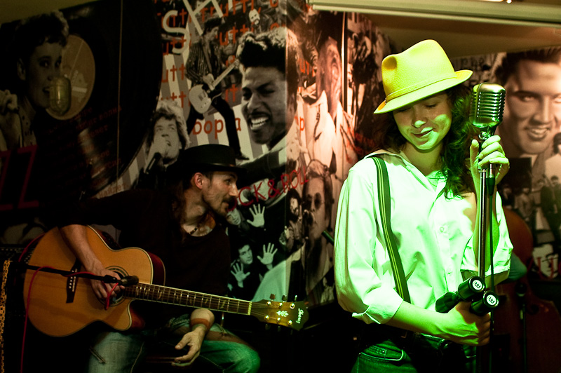 08/05/10 Miss Silence в пивной "История"