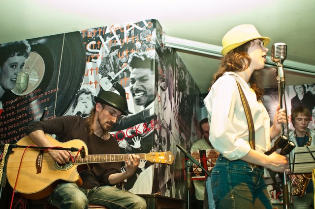 08/05/10 Miss Silence в пивной "История"