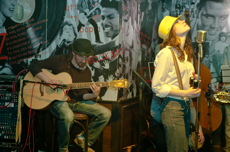 08/05/10 Miss Silence в пивной "История"