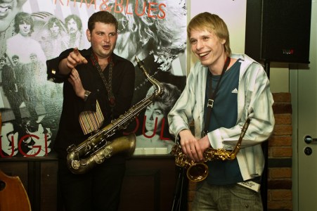 08/05/10 Miss Silence в пивной "История"