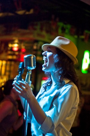 08/05/10 Miss Silence в пивной "История"