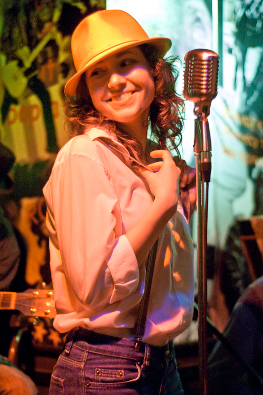 08/05/10 Miss Silence в пивной "История"