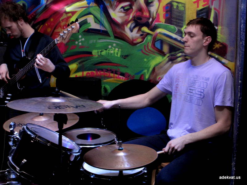 06/04/10 - Graffiti Open Music Fest: NicePrice, Doom Dance, Floor Sixteen