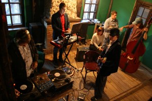 Группа Cherryvata на репетиции